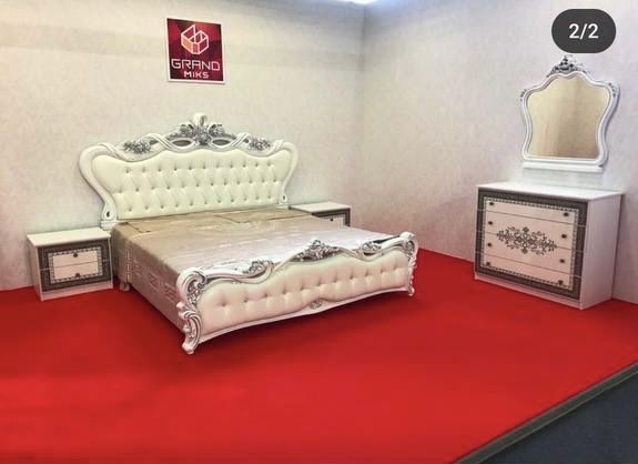 Продам комод с зеркалом