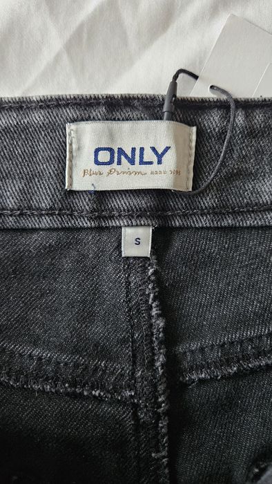 Jeans scurt denim negru spalacit ONLY, marime S, noi