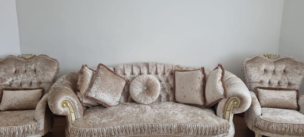 Продаётся роскошный мягкий диван