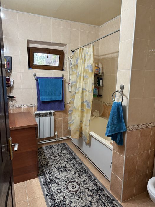 Продам свою 3-х комнатную квартиру возле центрального базара