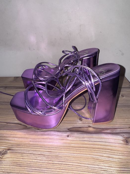 Лилави сандали лак на ток и платформа