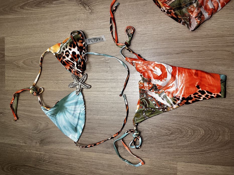 Бикини с ярким принтом