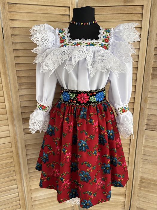 Costum popular din Maramures pentru femei compley