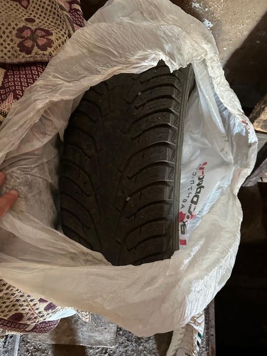 Продам зимние шины, все 4 штуки за 10к