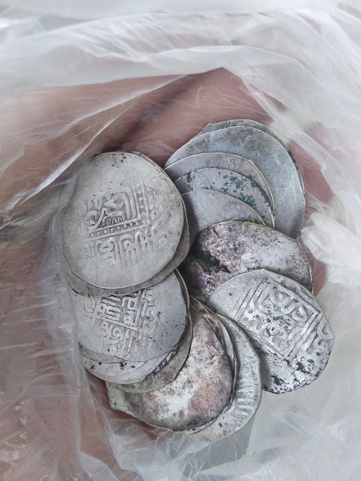 qadimiy kumush tanga sotiladi
sotiladi