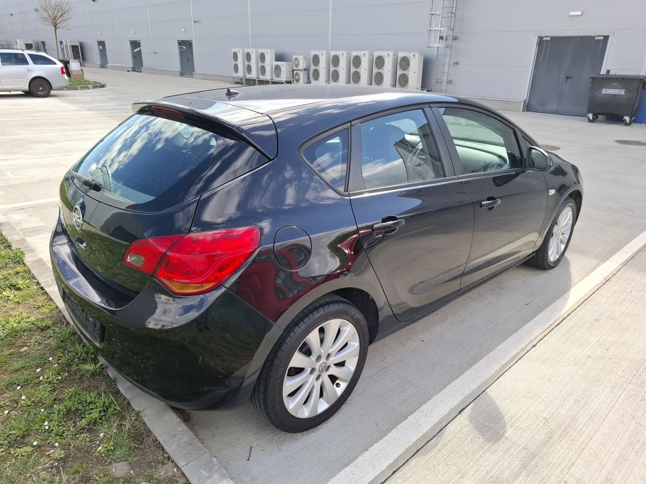 Opel Astra J 1.6 benzina an 2010 Euro 5 Germania carte service