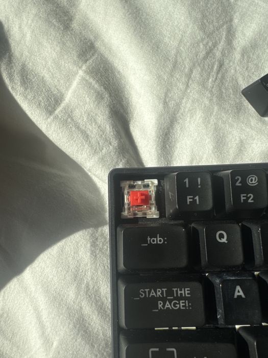 Tastatura aqirys mira