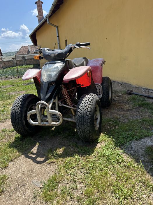 Atv Suzuki de 300 cc de vânzare este defect preț este  negociabil
