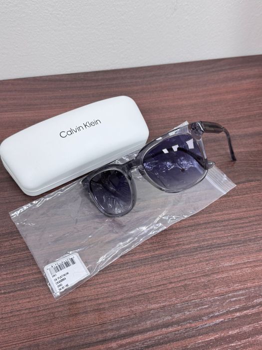 Очки Calvin Klein солнцезащитные.