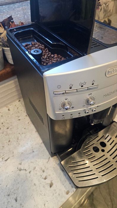Кафеавтомат DeLonghi Magnifica, кафе машина, еспресо
