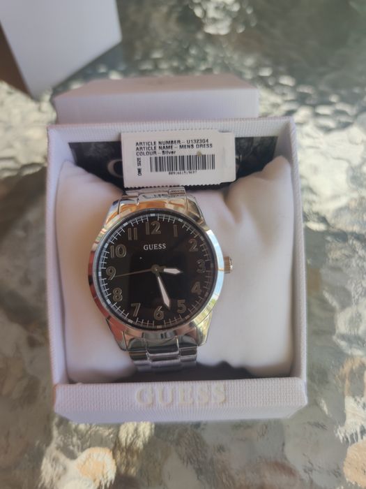 Часовник guess Нов