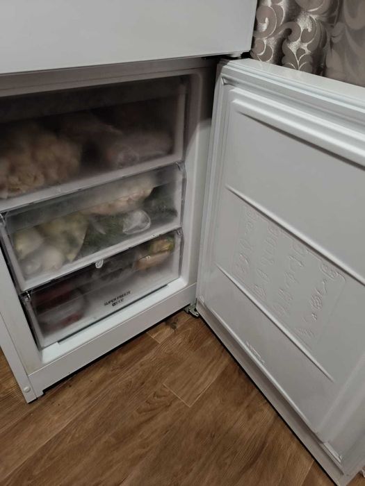 Холодильник  Hotpoint-Ariston