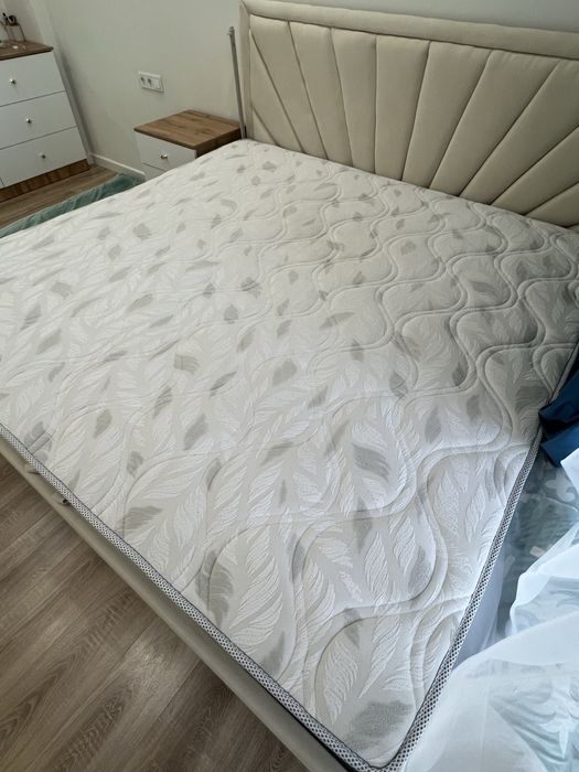 Продается Матрас 200х200