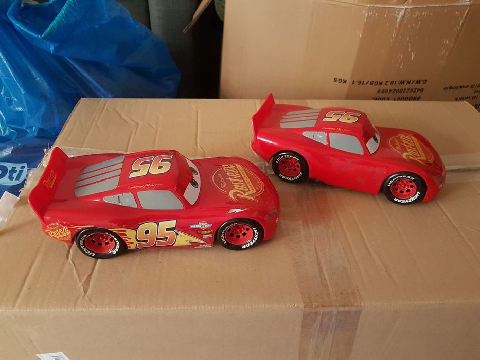 Fulger Mc Queen care vorbeste in 3 sau 4 limbi