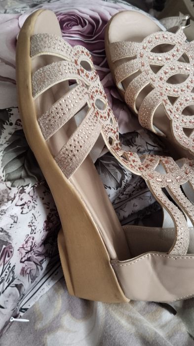 Продам новые туфли