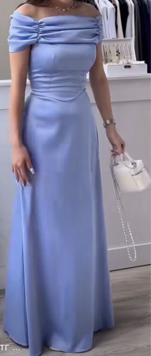 Красивое голубое платье