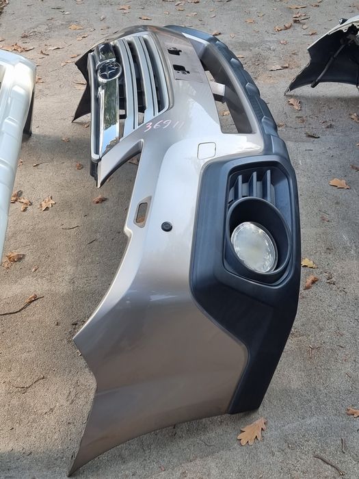 Бампер передний на Subaru Outback  .