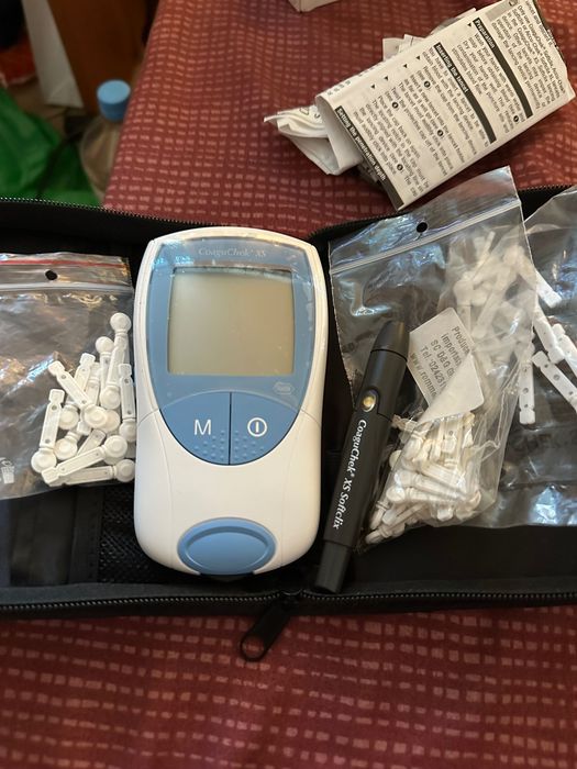 Roche CoaguChek XS – Aparat măsurare INR – Funcțional – Cu husă și accesorii