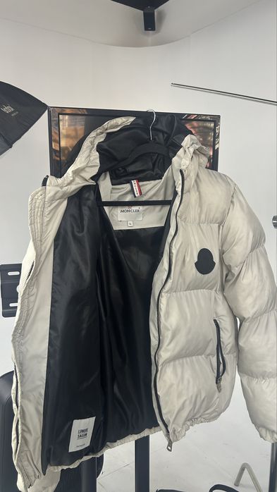 Geaca Moncler…….
