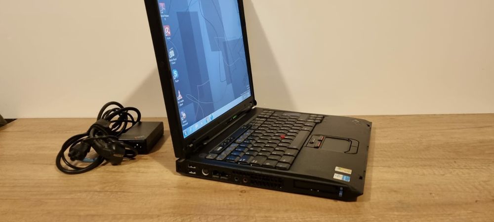 Laptop vechi de colecție IBM R 52