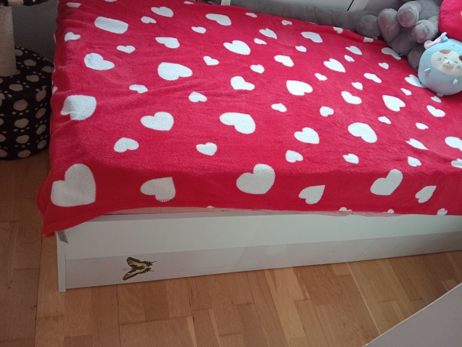 Mobila copii alba cu fluturi