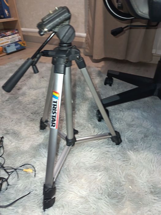 Продам японскую видеокамеру JVC Everio