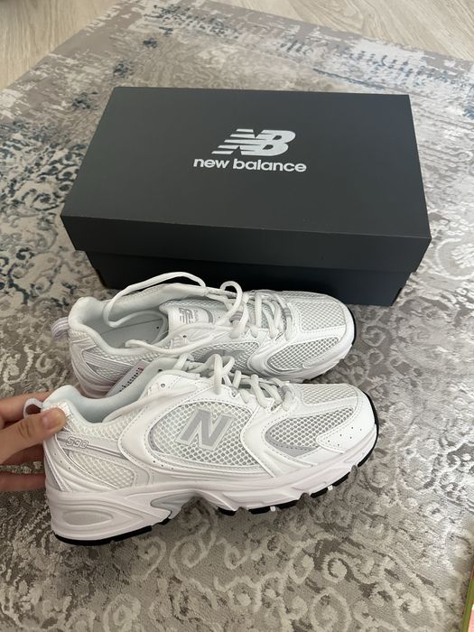 Продам кроссовки оригинальные new balance 530