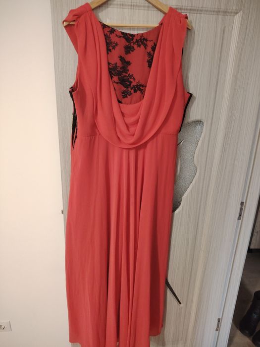 Vând rochii  de ocazie