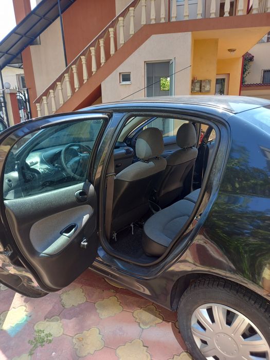 Vand urgent  Peugeot 206 sedan negru din 2007 Urgent perioada  sărbăt