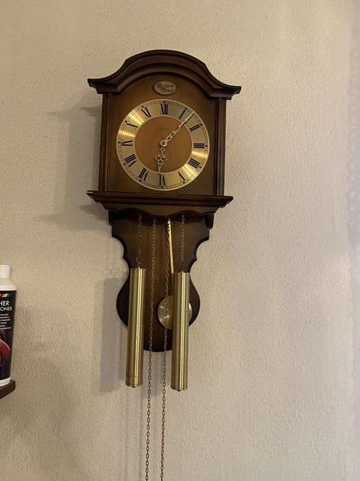 Ceasuri de perete cu greutati