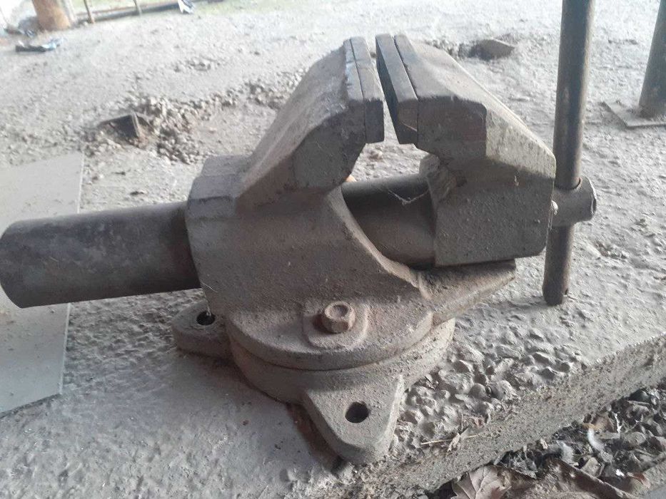 тиски ссср большие в отличном состоянии