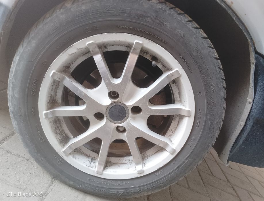 Продам комплект летних шин