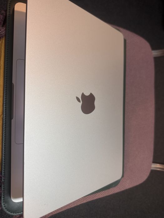 Продам Macbook air M4 16гб