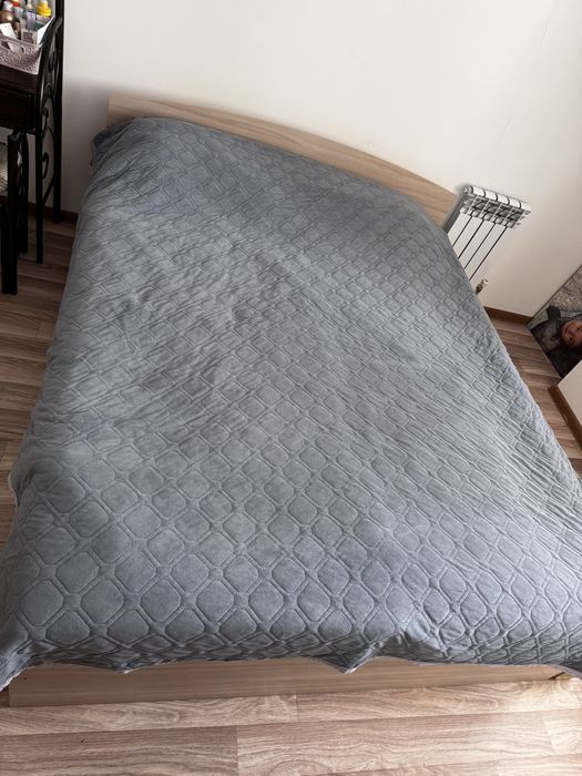 Продам кровать с матрасом