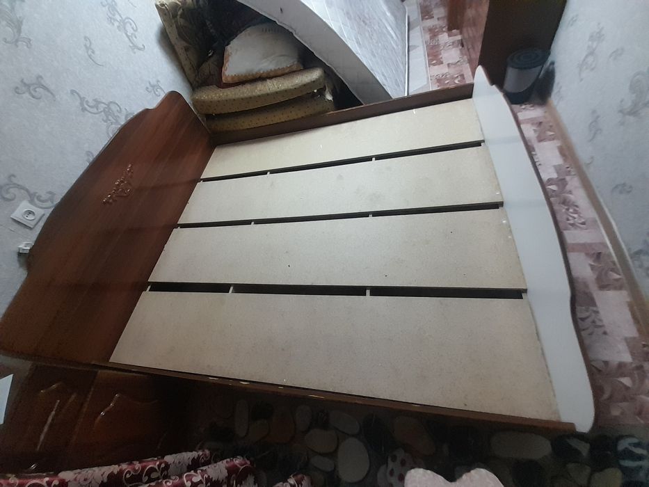 Продам  кровать двухспалка с матрасом