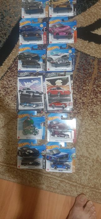 Vând 14 machete Hotwheels impecabile la 115 ron.
