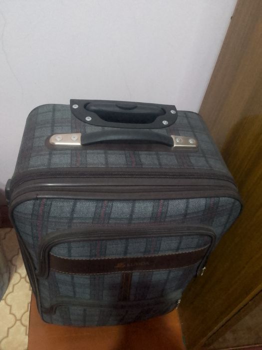 Чемодан чемодан чемодан