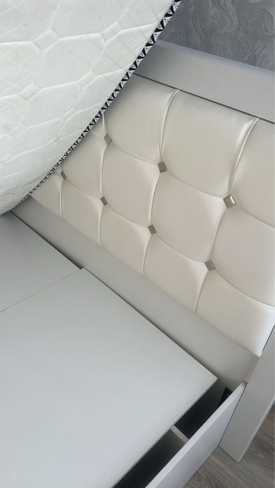 Кровать,  белая2