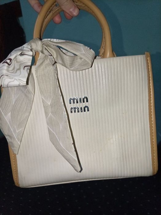 Zamonaviz sumkalar sotiladi