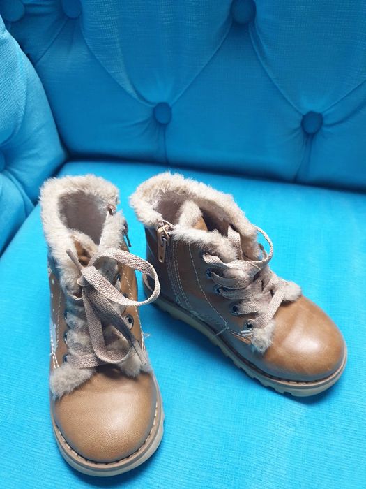 Продавам дестки обувки Skechers ,ZARA ,ADIDAS и други..