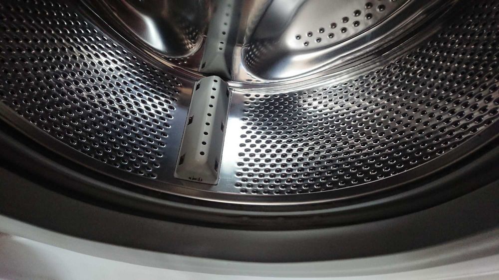Пералня Indesit SLIM 5KG A+ свободностояща, предно зареждане с лека забележка