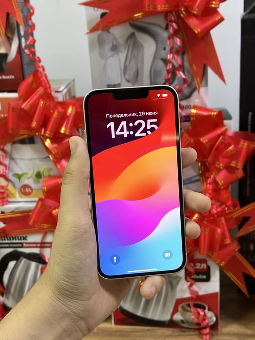 Телефон Apple iPhone 13