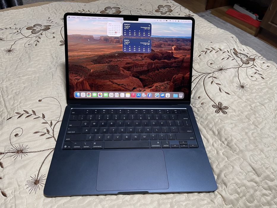 Продам MacBook Air 13 M4 16/256
