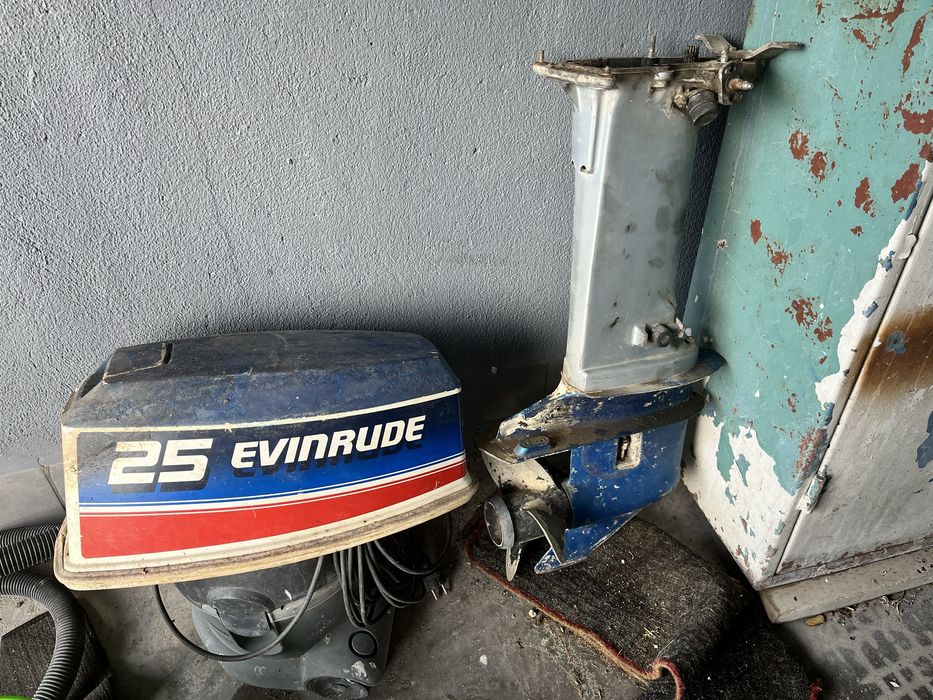 Извън бордов двигател ботуш и капак на EVINRUDE 25hp