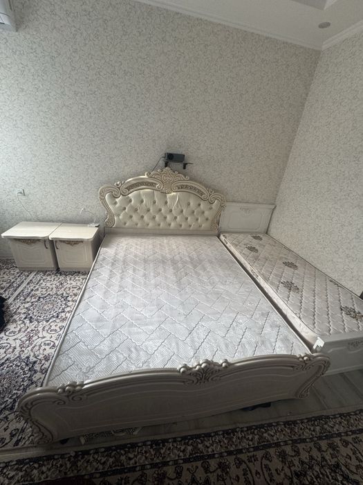 Двухспальная кровать и детский кровать