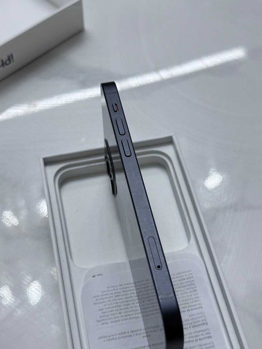 iPhone 12 64GB Black в идеальном состоянии