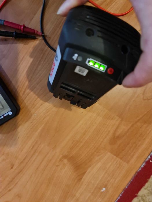 acum incarcat bosch 36v cu 4a