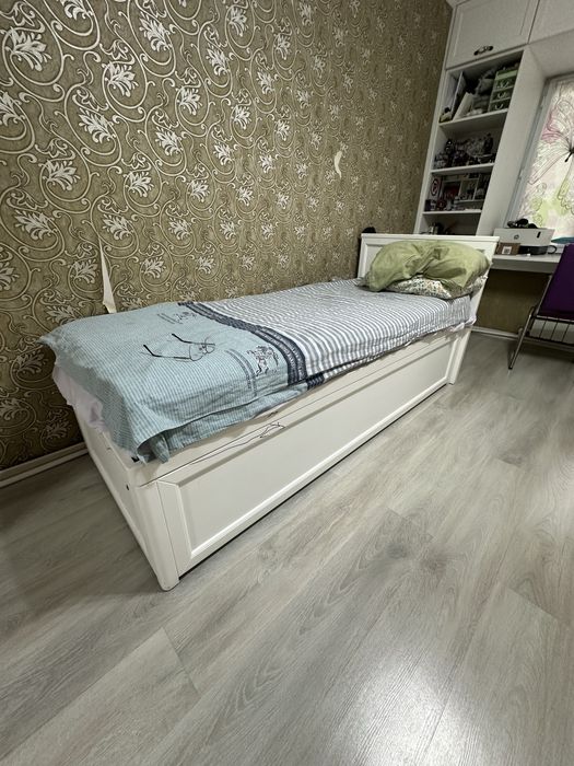 2 кровати 1 спальные  с матрасами