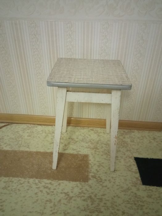 Продаються табуретки