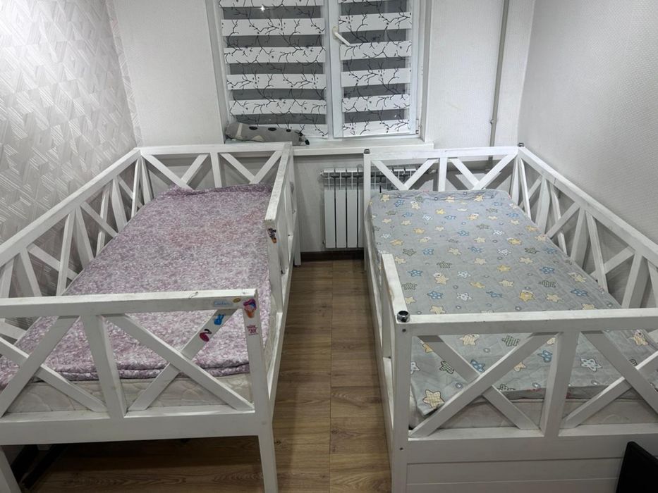 продаю двухярусную кровать.